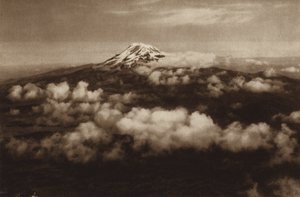 Mexico: Iztaccihuatl, visto desde el Popocatepetl (b/w photo) de Hugo Brehme