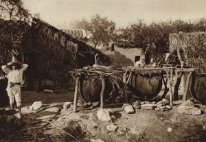 Mexico: Mezcal, Destilleria de aguardiente (b/w photo) de Hugo Brehme