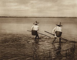 Mexico: Pescadores del Lago de Chapala (b/w photo) de Hugo Brehme