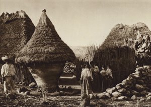 Mexico: Recipiente de maiz en una aldea (b/w photo) de Hugo Brehme