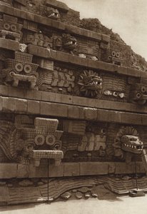Mexico: San Juan Teotihuacan, Esculturas de piedra en la fachada occidental de la piramide de Quetzalcouatl, piramide al centro de la Ciudadela (b/w photo)