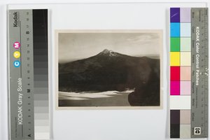El Ixtalazíhuatl desde el Popocatépetl, c.1920 (impresión en gelatina de plata) de Hugo Brehme