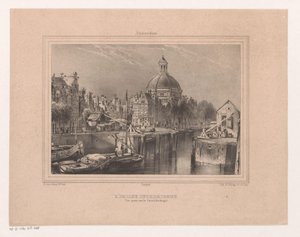 Gezicht op de Stromarkt, het Singel en de Lutherse kerk La Iglesia Luterana. Vista tomada en el Canal (conocido como Singel) (título sobre objeto) Recuerdo de Ámsterdam Ocho Vistas dibujadas y litografiadas del natural por H. van Hove Bz. (título de la ser de Huib van Hove Bz