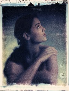 Perfil de una mujer contemplativa