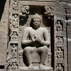 Buda, estatua tallada en la cueva 19 de Indian School