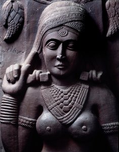 Budismo: “Sudarsana Yakshini” (detalle) del stupa de Bharhut. Bajorrelieve de piedra negra, siglo II a.C. Kolkata, Museo Indio de Indian School