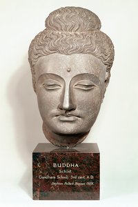 Cabeza de una estatua de Buda, de Gandhara, noroeste de India