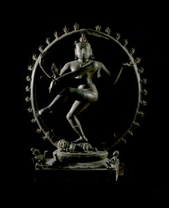 Hinduismo: representación del dios Shiva Nataraja, dios de la danza (Shiva Nataraja, señor de la danza) Escultura de bronce del siglo XII - Kolkata, Museo Indio de Indian School