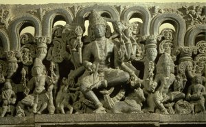 Dintel que representa la Trinidad: Siva, Brahma y Vishnu, Warangal, Kakatiya de Indian School