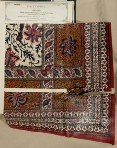 Muestra pequeña de palampore esmaltado o cubrecama de Masulipatam en Madrás, de La Colección de los Fabricantes de Textiles de la India, por John Forbes Watson, publicada en 1866 de Indian School