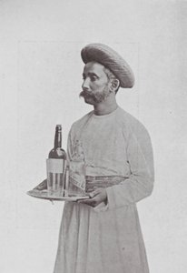 Bombay / Mumbai: The Table-boy (foto en blanco y negro)