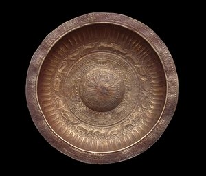 Plato pectoral ceremonial, pueblos de las Molucas de Indonesian School