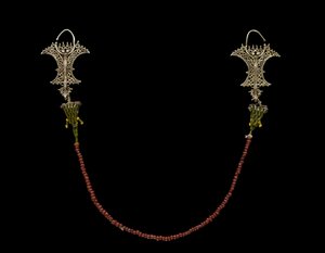 Par de pendientes con cadena (Kemene ni lean), pueblos de Moluccas de Indonesian School