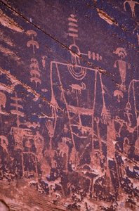 Arte rupestre anasazi - Utah es muy rico en ruinas de viviendas en acantilados y arte rupestre anasazi.