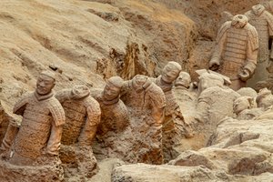 En el Museo de los Guerreros de Terracota, escenas de los distintos guerreros en la zona del Foso 1., 2009 (foto) de Ira Block