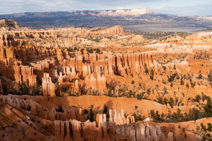 Hoodoos - agujas creadas por la erosión - en el Parque Nacional Bryce Canyon en Utah., 2019 (foto)