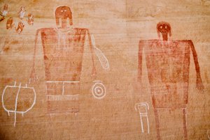 Arte rupestre de los anasazi y otros habitantes de los pueblos primitivos de las Cuatro Co... de Ira Block