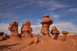 Formaciones rocosas en el Parque Estatal de Goblin Valley en Utah, 2020 (foto)