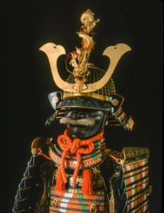 Samurai- Armadura de mujer. Cresta vertical, Familia Ikeda, Museo de Arte Hayashibara