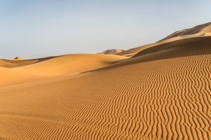 Dunas de arena en el Erg Chebbi, en el sureste de Marruecos, 2014 (foto) de Ira Block