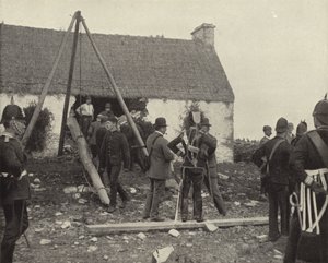 Escena de desalojo (foto en blanco y negro)