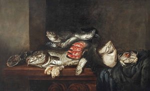 Una langosta, bacalao, pescado plano, salmón, cangrejo, mejillones y otros pescados en una cesta de mimbre con una red de pesca sobre una mesa parcialmente cubierta de Isaac van Duynen