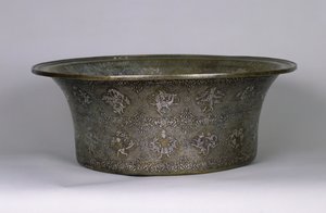Cuenco con el nombre del Sultán Al-Malik Al-Adil (1143-1218) Periodo Ayubí, 1238-40
