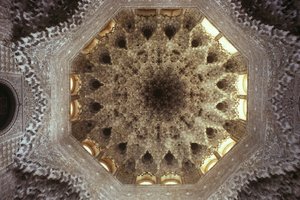 Techo del Salón de los Abencerrajes de Islamic School