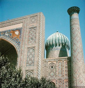 Fachada de la Madrasa Shirdar, período Timúrida, Plaza Rigestán, c.1619-35