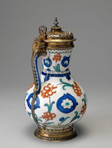 Jarra de fritware, período otomano (cerámica vidriada con dorado en plata)