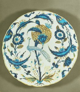 Plato de Iznik pintado con un pavo real entre flores, Turquía, c.1550-55 de Islamic School