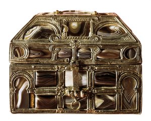 Arte mozárabe: caja de ágata hecha de madera, ágata y plata. Siglo XI. De la Real Colegiata de San Isidoro. León. Museo Arqueológico de Madrid, España de Islamic School