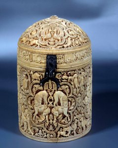 Píxide (caja) de Al-Mughira en marfil de Córdoba destinada al Emir, 968 de Islamic School