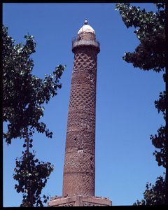El minarete inclinado de la gran mezquita de Al Kabeer (Al Noori)