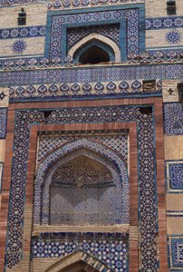 Azulejos en la puerta de entrada al mausoleo de Bibi Jawindi (d.1403) erigido en 1494