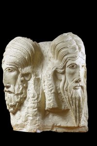 Fragmento de un busto con tres cabezas que representan la Trinidad, de la Iglesia de la Anunciación en Nazaret de Israeli School