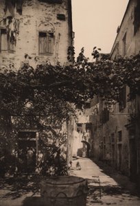 Corte Dolfin a Castello, 1892 de Italian Photographer