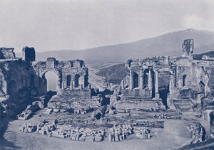 Italia: Taormina, Sicilia, ruinas del teatro griego y monte Etna de Italian Photographer