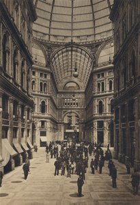 Nápoles: Interior de la Galería Umberto I (foto en b/n)
