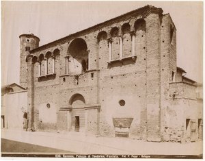 Palacio de Teodorico, Rávena, Emilia-Romaña, Italia, fotografía de Pietro Poppi, Bolonia, ca 1900 de Italian Photographer
