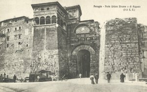 Perugia, Italia, Porta Urbica Etrusca o de Augusto de Italian Photographer