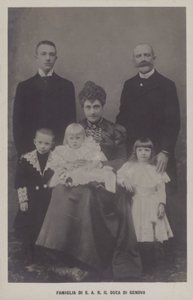 Príncipe Tomás, Duque de Génova y su esposa, Princesa Isabel de Baviera, con sus hijos de Italian Photographer