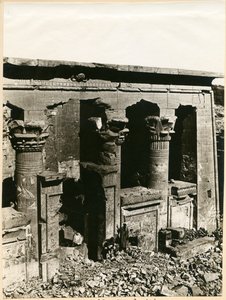 Pronaos del Templo de Mandulis, Kalabsha, Egipto, fotografía de Antonio Beato de Italian Photographer