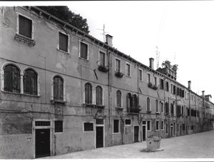 Fila de casas en la Calle Riello, Venecia de Italian Photographer