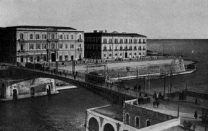 Tarento, Corso dos Mares, Puente giratorio de Italian Photographer
