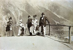 Turistas en las montañas, Italia, c.1895