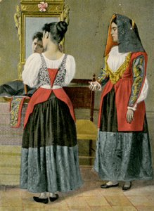 Dos mujeres con trajes tradicionales, Sennori, Cerdeña, Italia, fotografía de G Dessi, Cagliari de Italian Photographer