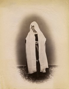 Mujer con ropa de viuda, Parre, Lombardía, Italia, fotografía de Premiata Fotografia Taramelli, Bérgamo