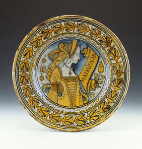 Un plato de retrato de Deruta azul y dorado lustre que representa a una joven de perfil e inscrito Madalena B, c.1525 de Italian School