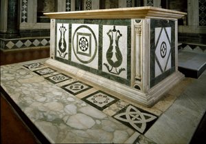 Altar del ábside en mármol de Italian School